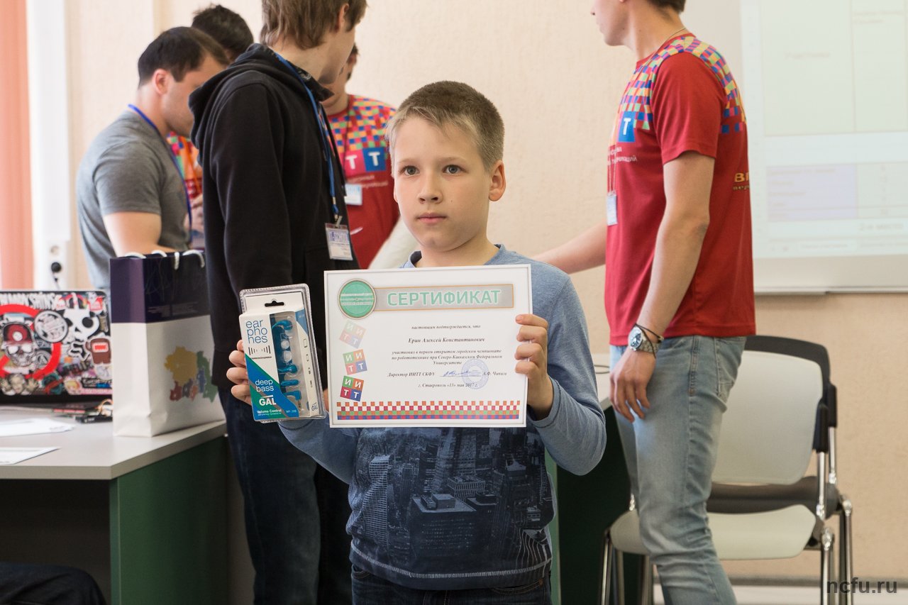 В СКФУ прошли настоящие бои роботов
