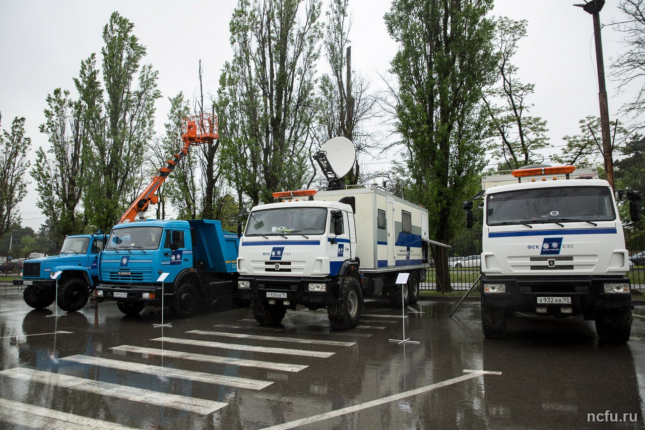 Студенты СКФУ познакомились со спецтехникой компании ФСК ЕЭС