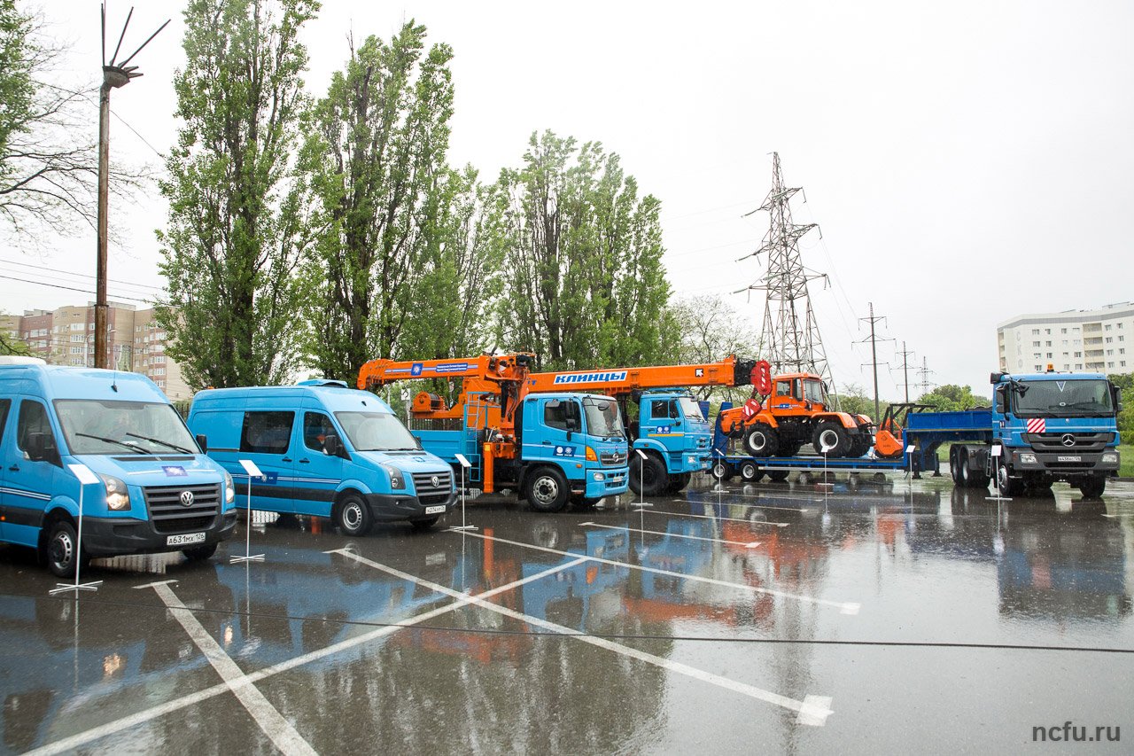 Студенты СКФУ познакомились со спецтехникой компании ФСК ЕЭС