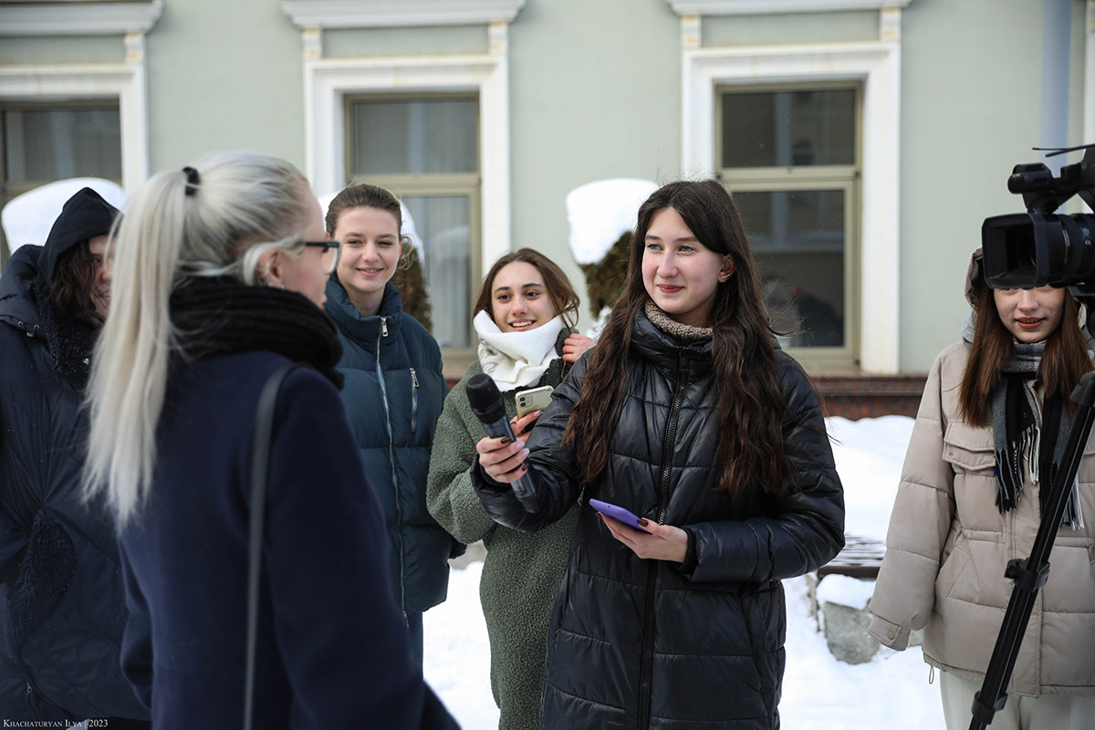 Praktika dlya budushchih abiturientov shkol niki i studenty SKFU pogovorili o kino ncfu ru 02