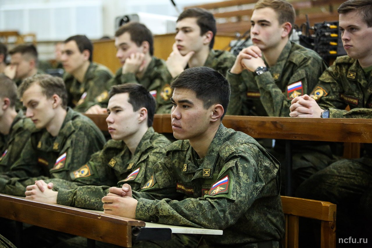 general-lejtenant-oleg-balayan-vstretilsya-so-studentami-skfu-ncfu.ru-01