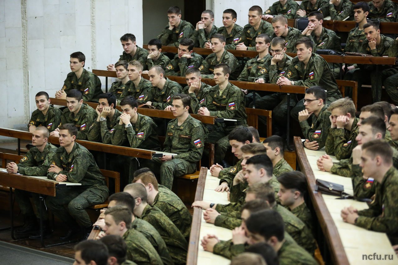 general-lejtenant-oleg-balayan-vstretilsya-so-studentami-skfu-ncfu.ru-02