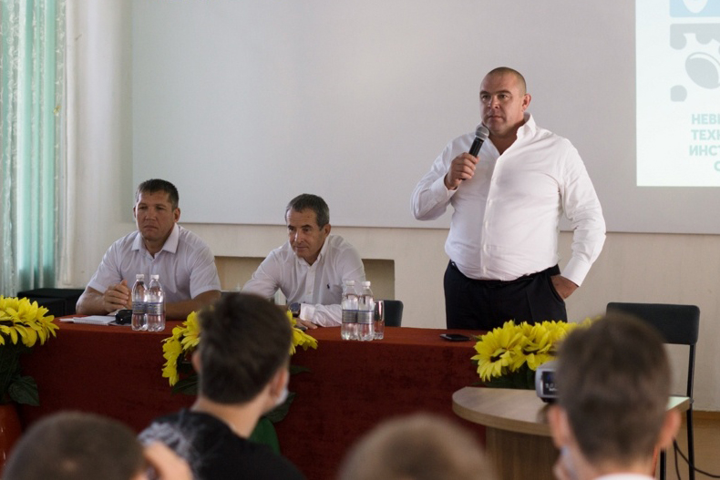 glava-nevinnomysska-mihail-minenkov-vstretilsya-so-studentami-skfu-cfu.ru-02