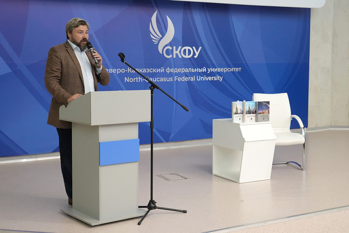 gostinuyu-skfu-posetil-obshchestvennyj-deyatel-konstantin-malofeev-ncfu-ru-01 (1)