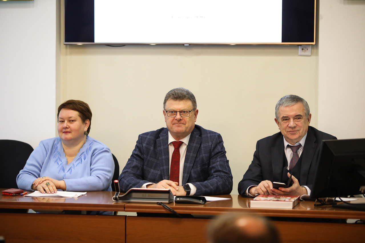 kruglyj-stol-posvyashchennyj-10-letiyu-so-dnya-osnovaniya-skfo-ncfu.ru-05