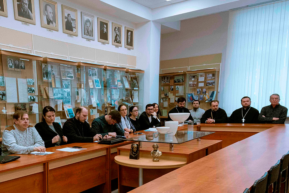 Первое заседание интеллектуально-дискуссионного клуба «Диалог»