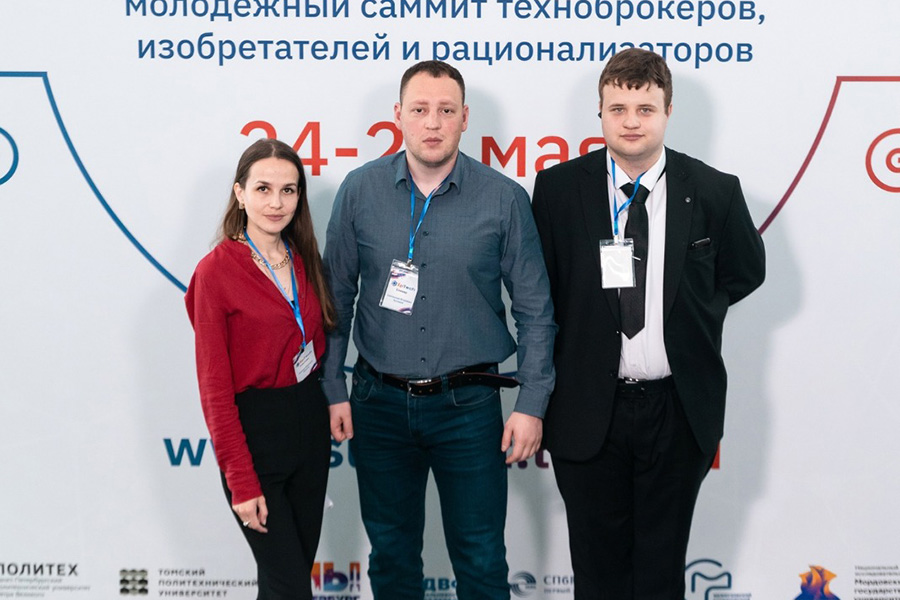 nauka-tekhnobrokerstvo-izobretatelstvo-predstaviteli-skfu-posetili-molodyozhnyj-sammitncfu-ru-01 (1)