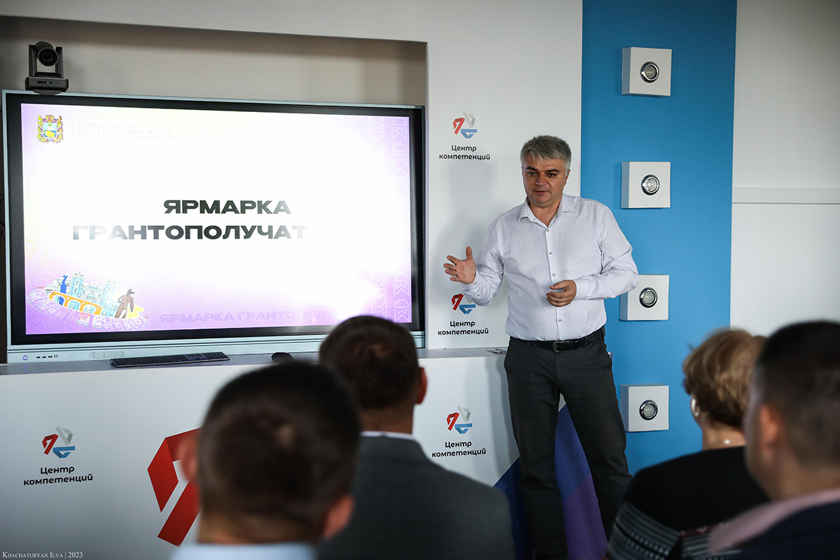 pervaya-yarmarka-grantopoluchatelej-sostoyalas-na-baze-skfu-ncfu-ru-01 (2)