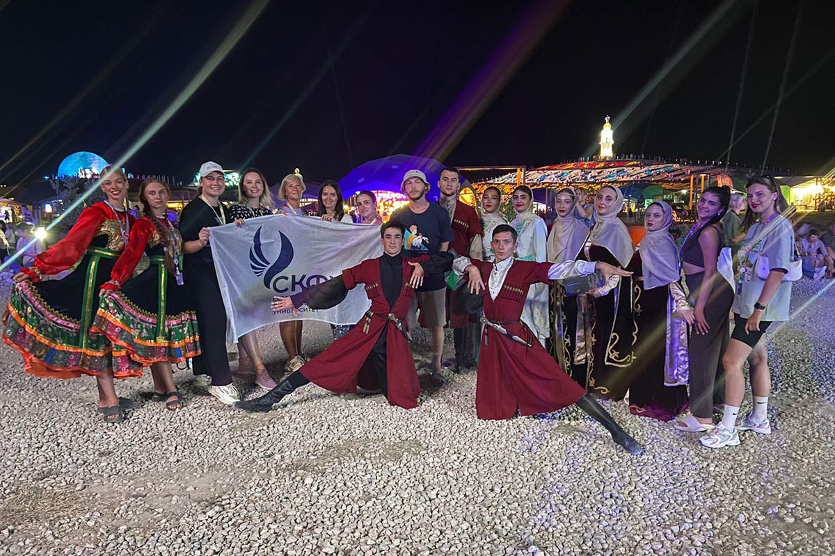 predstaviteli-skfu-posetili-festival-tavrida-art-ncfu-ru-02