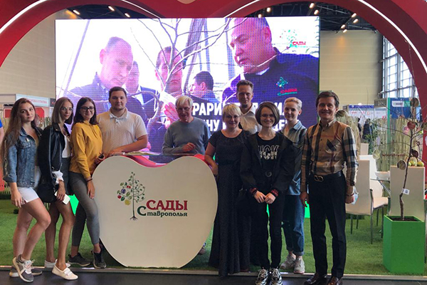 predstaviteli-skfu-uchastniki-mezhdunarodnoj-vystavki-i-kongressa-proyabloko2020-ncfu.ru-01