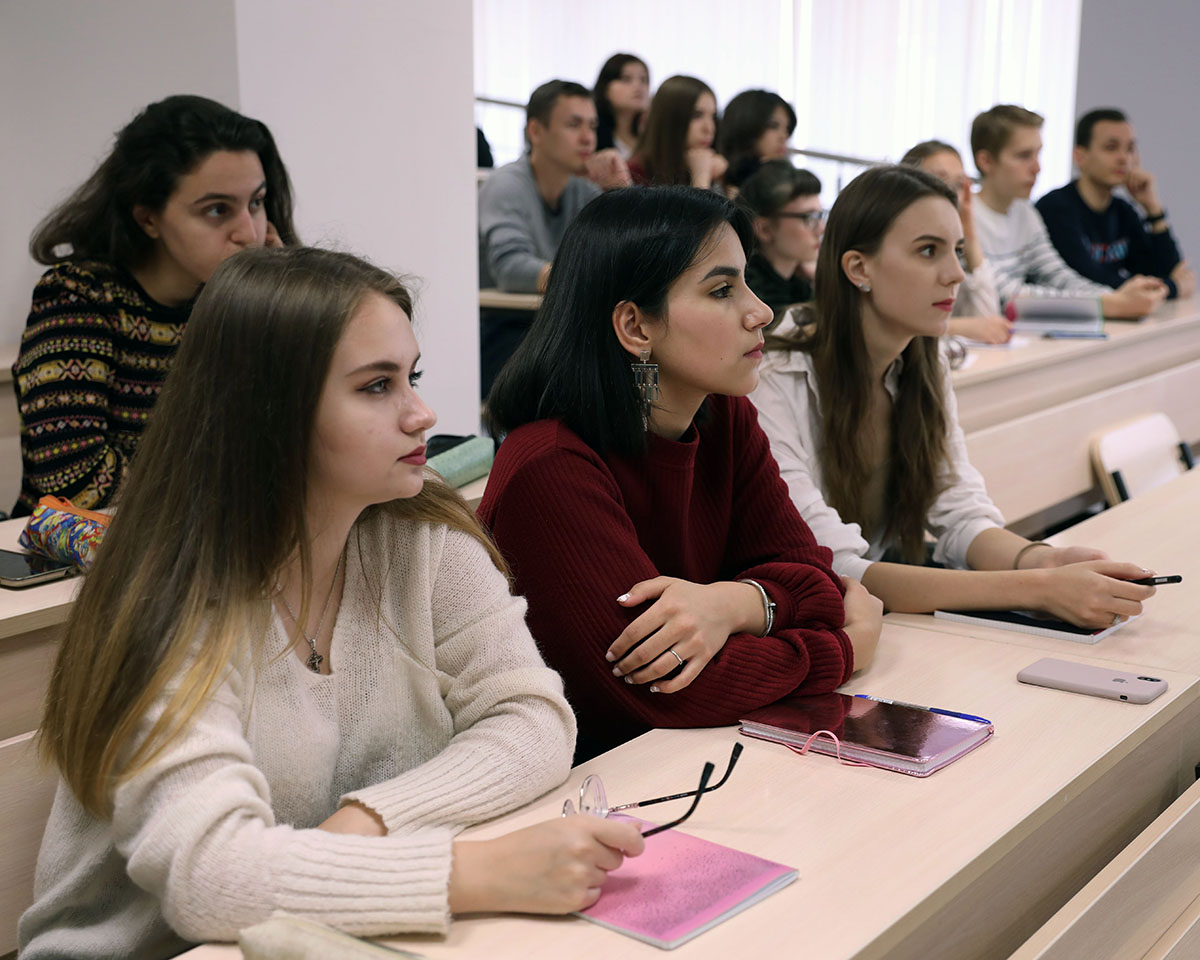 Лекции декана факультета социальных наук и международных отношений Будапештского университета Ласло Чичмана
