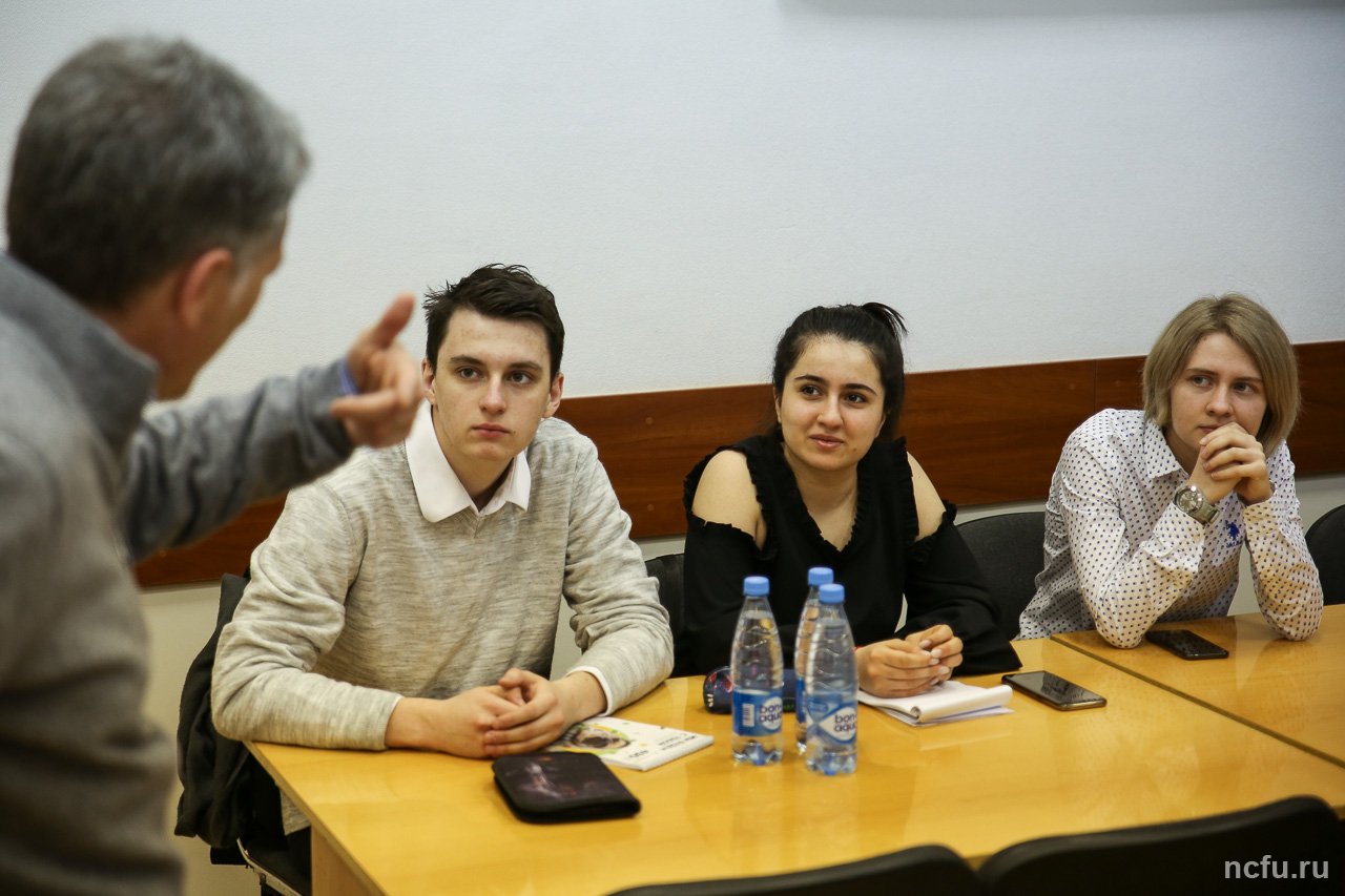 professor-lyucernskogo-universiteta-provyol-kurs-lekcij-v-skfu-ncfu.ru-01