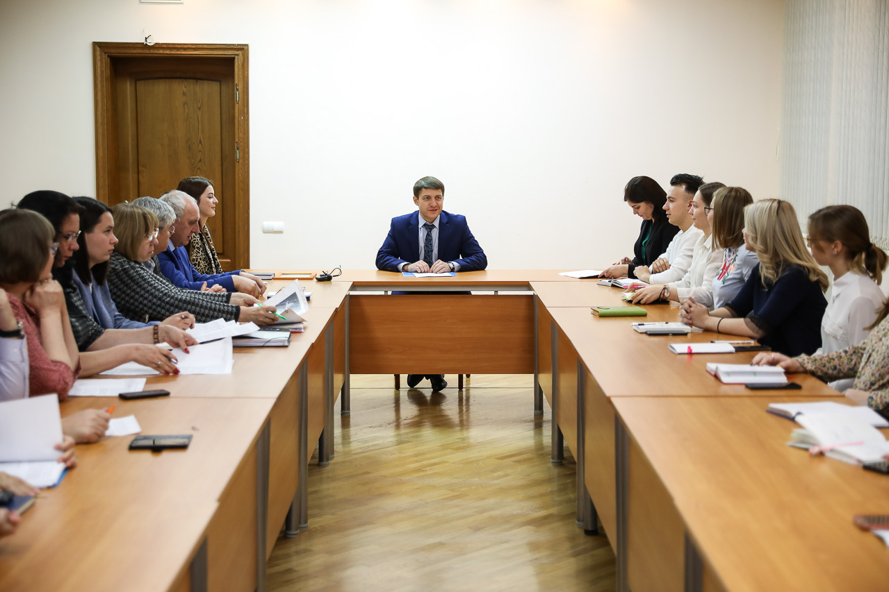 Врио ректора СКФУ Дмитрий Беспалов встретился с представителями студенческих объединений Врио ректора СКФУ Дмитрий Беспалов встретился с представителями студенческих объединений