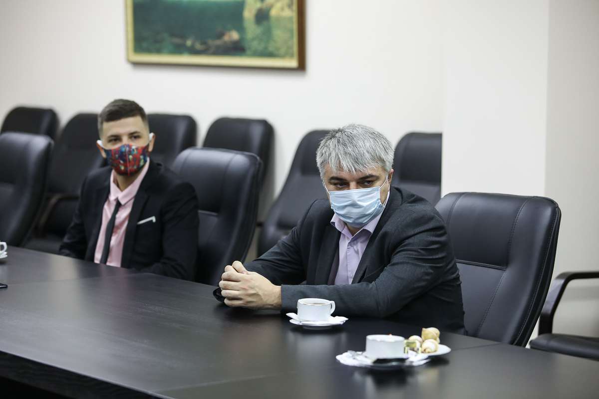 rektor-skfu-vstretilsya-s-komandoj-kvn-mihail-dudikov-ncfu.ru-04