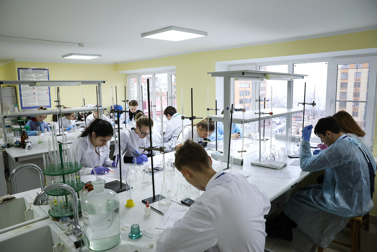 Школьники Ставрополя написали олимпиаду по химии в СКФУ
