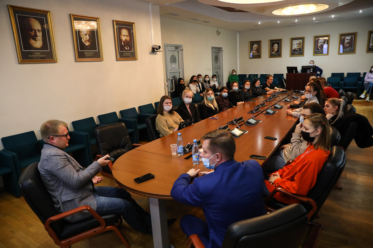 sotrudniki-i-studenty-obsudili-kriterii-dostizheniya-strategicheskogo-liderstva-ncfu-ru-03 sotrudniki-i-studenty-obsudili-kriterii-dostizheniya-strategicheskogo-liderstva-ncfu-ru-03