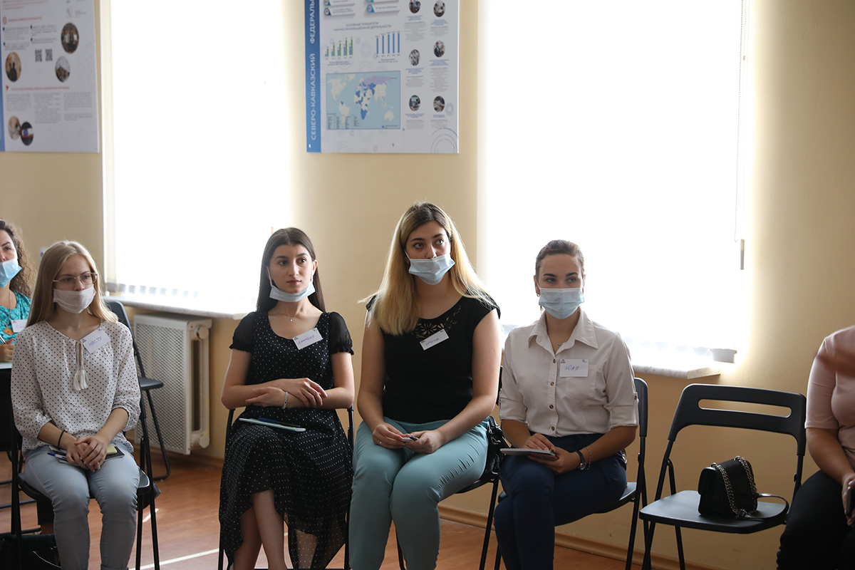 sotrudnikov-studencheskogo-ofisa-nauchili-klientoorientirovannosti-ncfu-ru-02