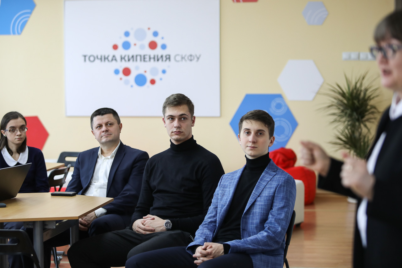        В СКФУ прошла стратегическая сессия «СКФО: шаг в будущее 2035», приуроченная к 10-летию Северо-Кавказского федерального округа