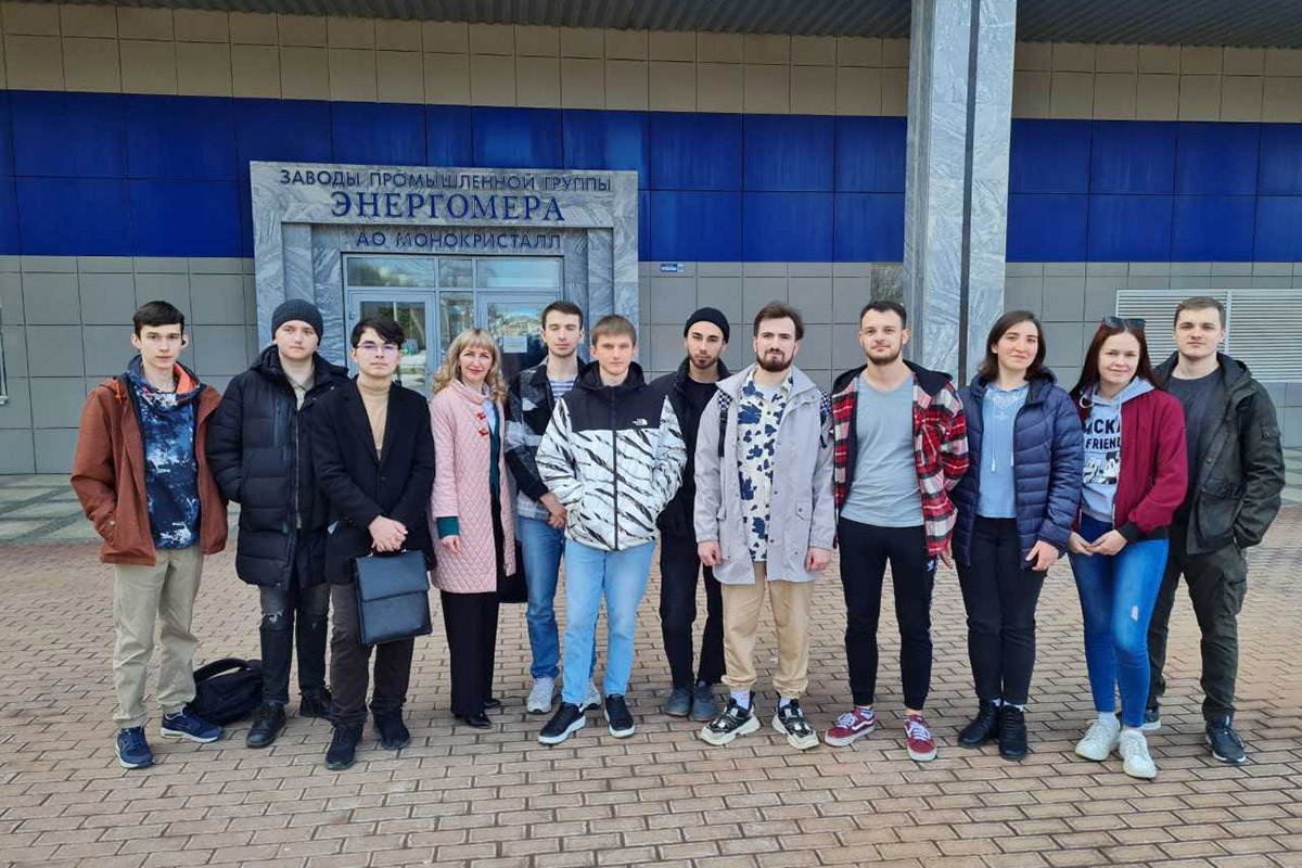 studentam-skfu-proveli-ehkskursiyu-na-zavode-monokristall-ncfu-ru-03 studentam-skfu-proveli-ehkskursiyu-na-zavode-monokristall-ncfu-ru-03