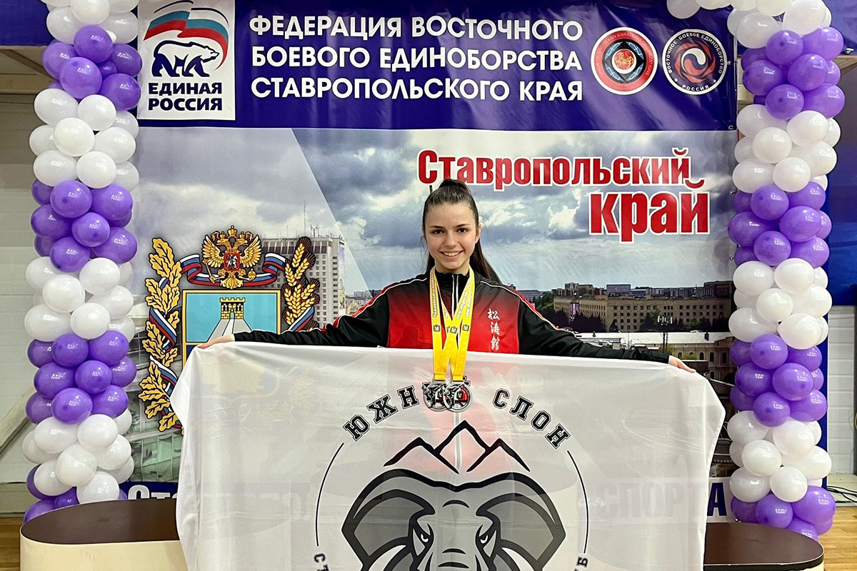 studentka-skfu-na-pedestale-chempionata-po-setokanu-ncfu-ru-01
