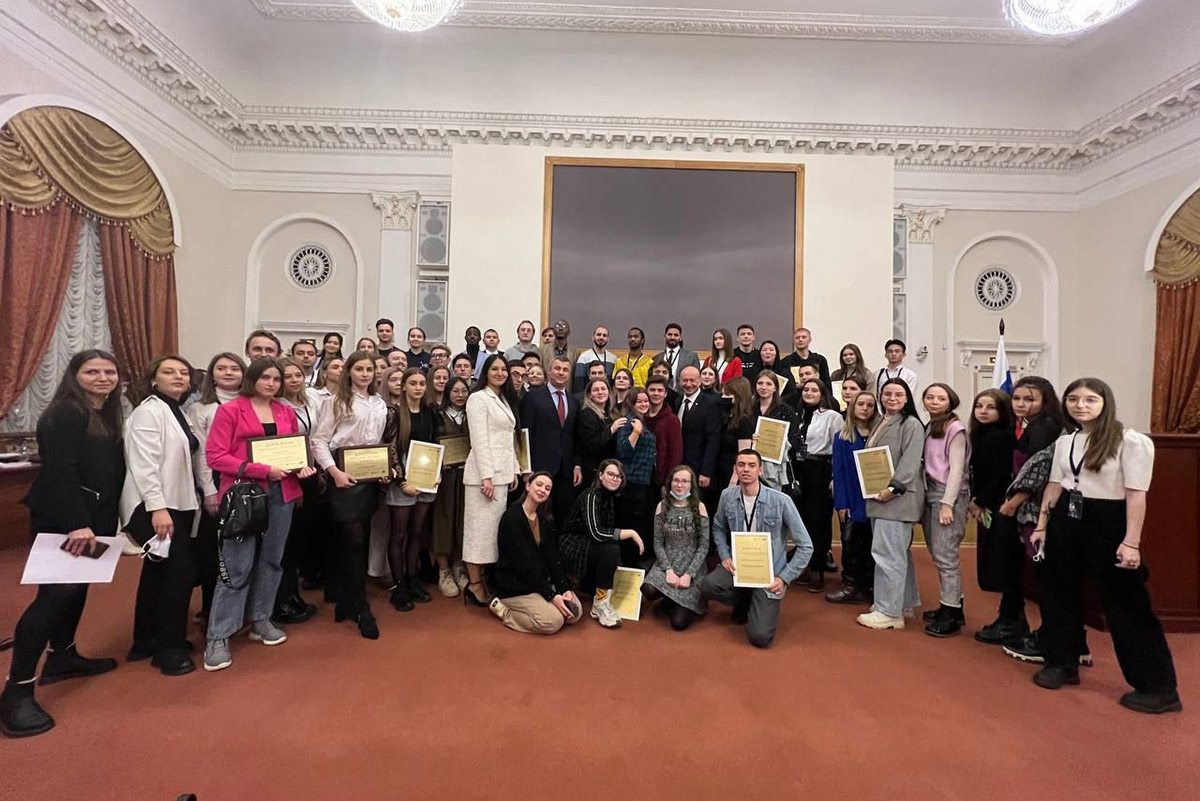 studenty-skfu-na-forume-studencheskih-smi-ncfu.ru