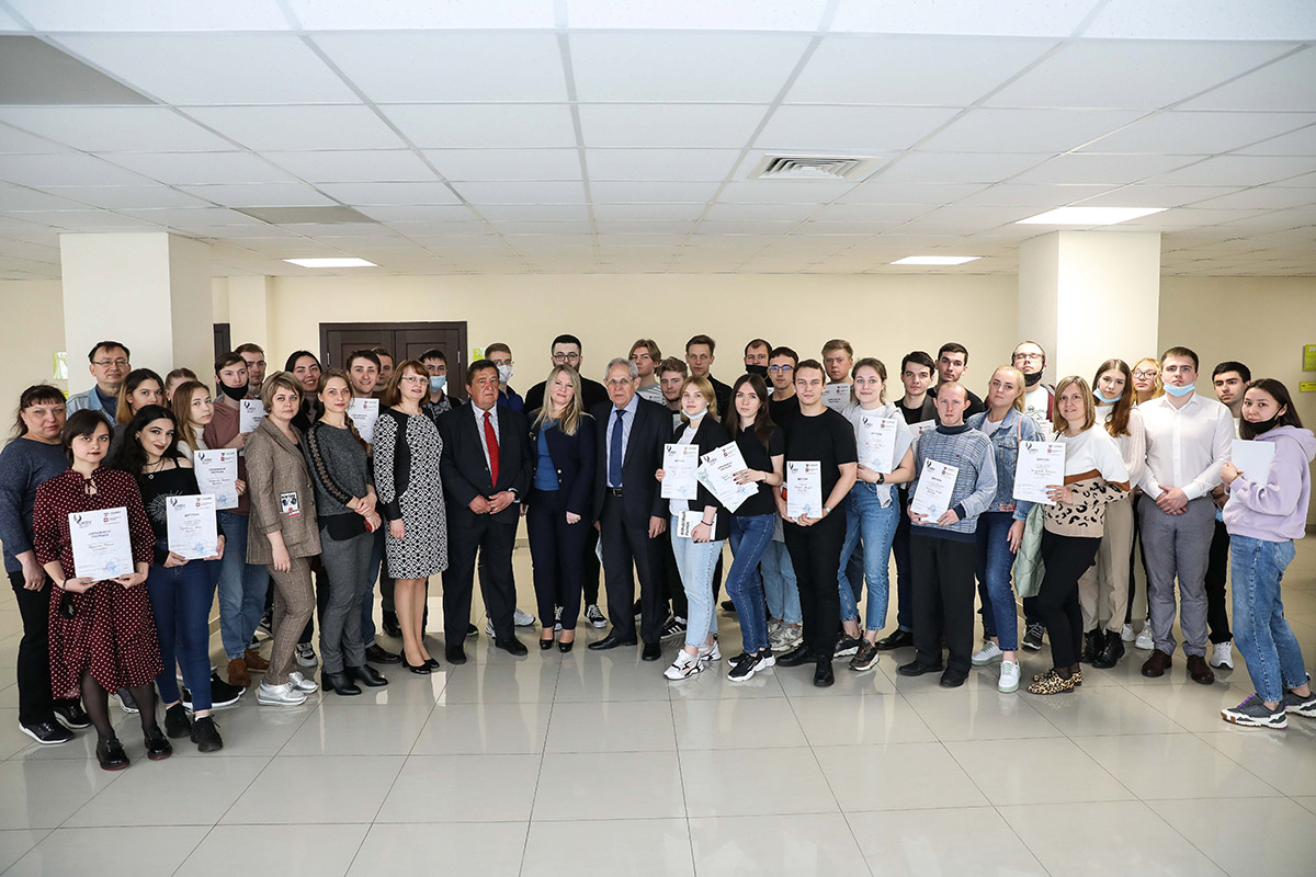 studenty-skfu-otlichilis-na-olimpiade-rynok-cennyh-bumag-ncfu-ru-04