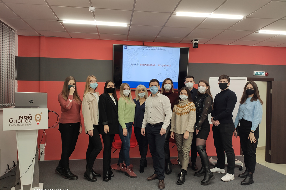 studenty-skfu-posetili-trening-po-biznes-planirovaniyu-ncfu.ru-01