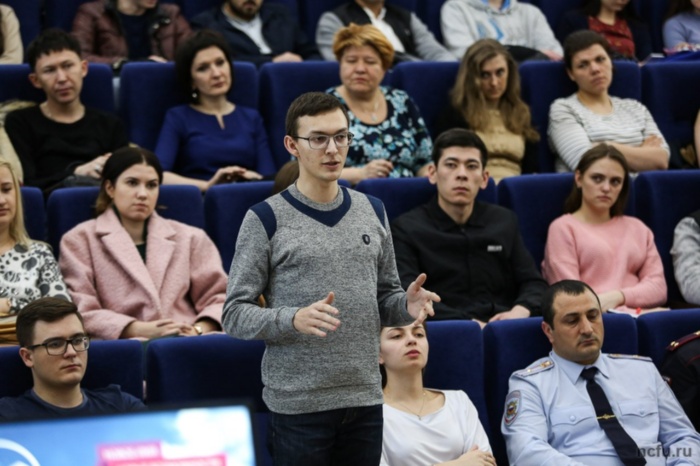 Студенты СКФУ встретились с представителями МВД Студенты СКФУ встретились с представителями МВД