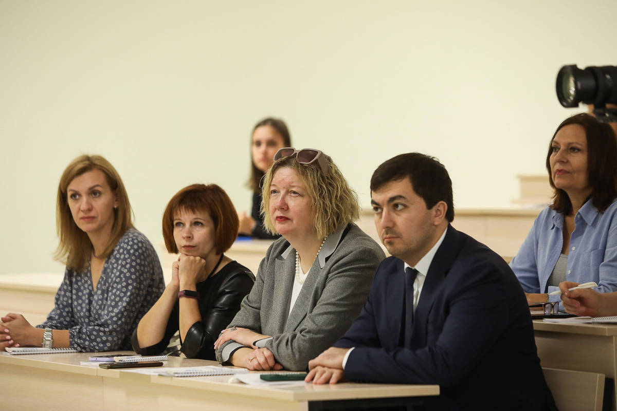 uchit-tekh-kto-uchit-pedagogi-iz-8-stran-prohodyat-intensivnye-kursy-russkogo-yazyka-v-skfu-ncfu-ru-01 (3)