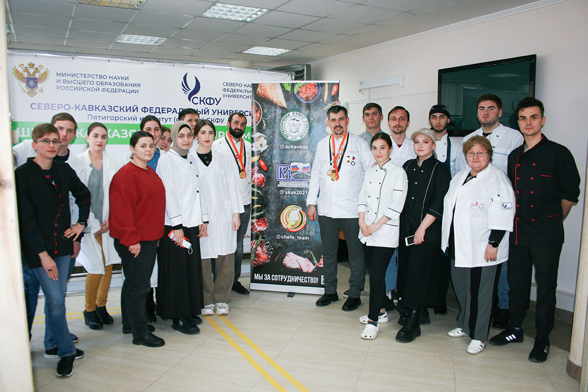 v-skfu-proshel-master-klass-ot-imenityh-shef-povarov-ncfu-ru-03