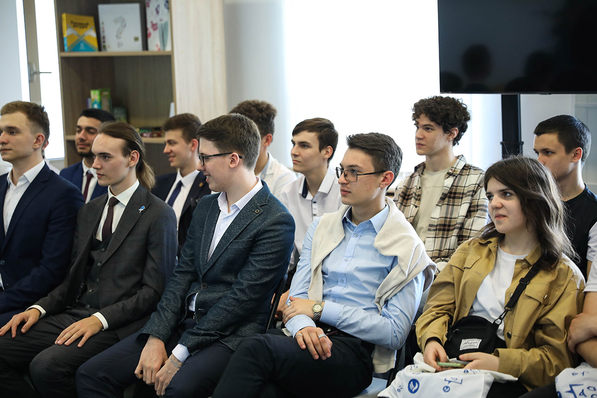 v-skfu-proshel-meet-up-s-vydayushchimisya-vypusknikami-vuza-ncfu-ru-02