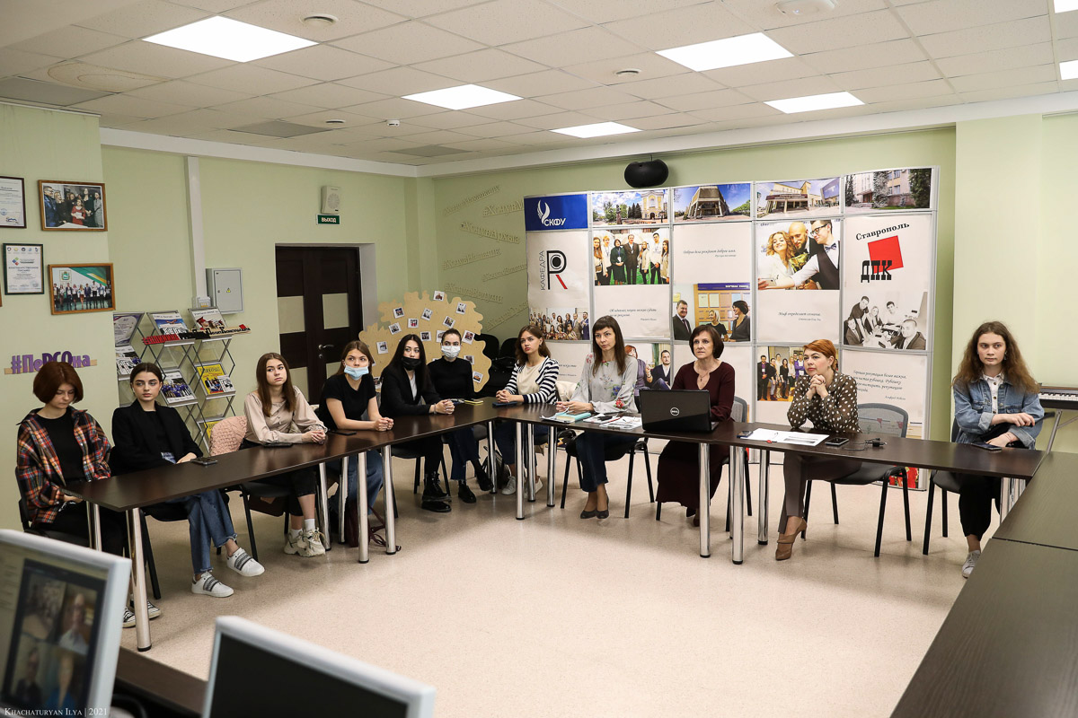v-skfu-proshla-mezhdunarodnaya-konferenciya-massovye-i-marketingovye-kommunikacii-protiv-koronavirusa-ncfu-ru-01