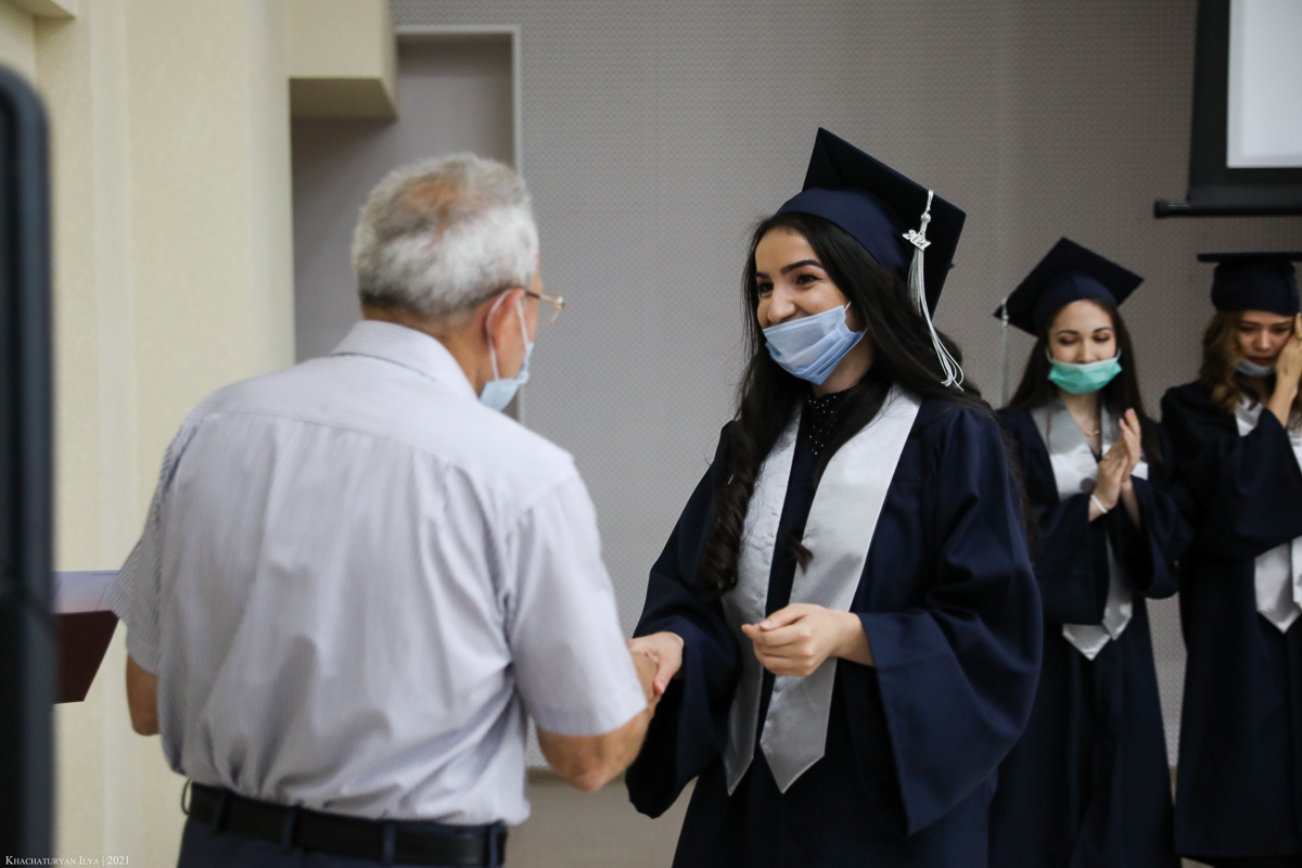 v-skfu-vruchayut-diplomy-ncfu-ru-01