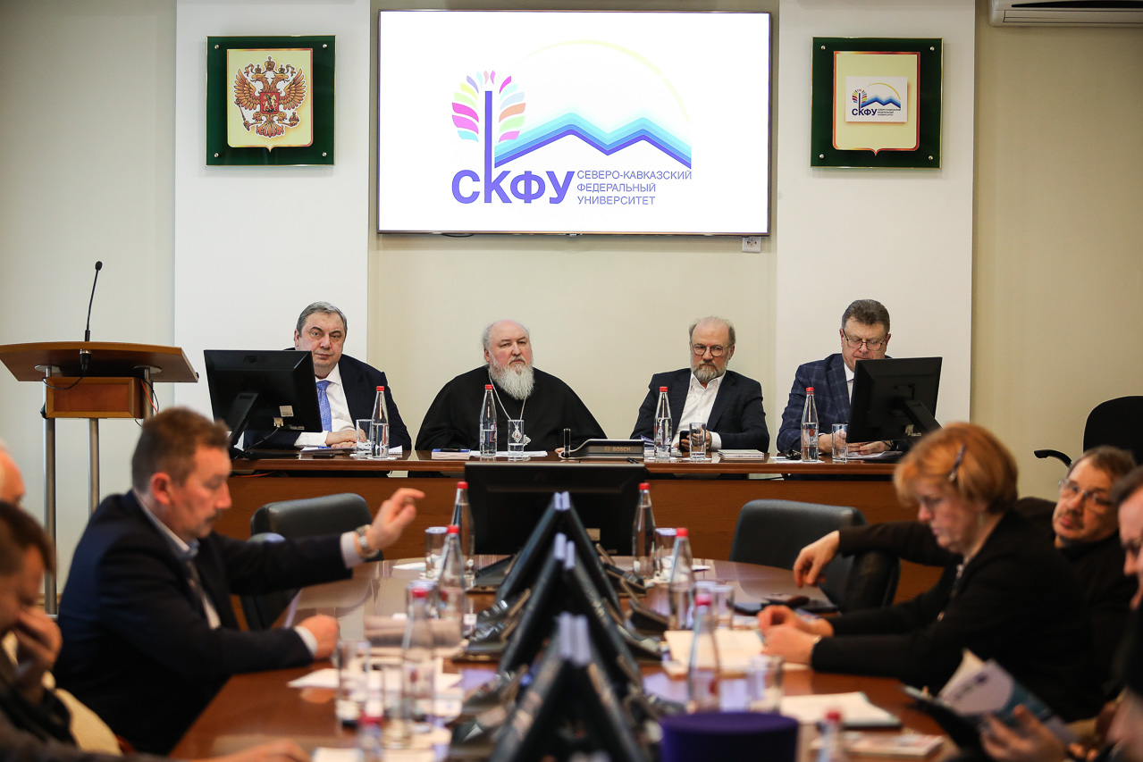 В СКФУ обсудили социально-экономическое развитие России В СКФУ обсудили социально-экономическое развитие России