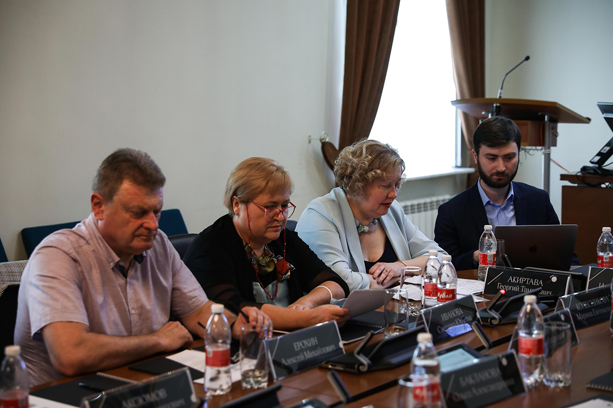 v-skfu-obsudili-voprosy-rossijskoj-identichnosti-NCFU.RU-02