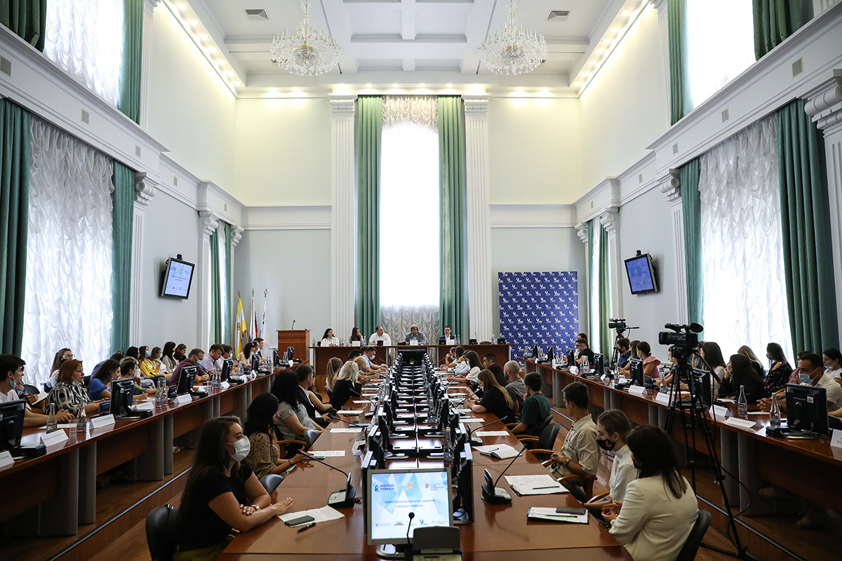 v-skfu-proshla-vstrecha-kluba-liderov-budushchee-kavkaza-ncfu-ru-03