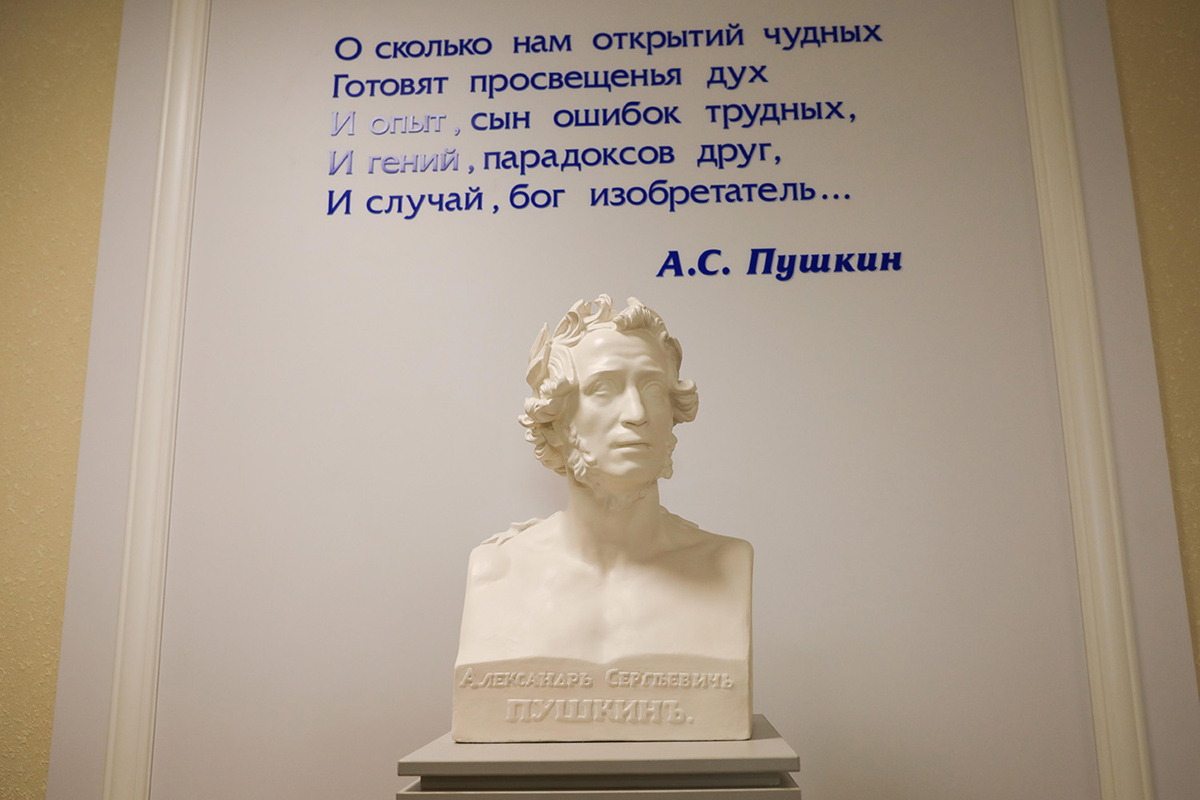 v-skfu-ustanovili-byust-aleksandru-pushkinu-ncfu-ru-03