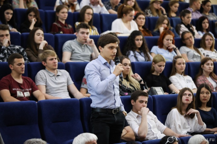 Встреча студентов и преподавателей Гуманитарного института с председателем Союза журналистов России Владимиром Соловьёвым Встреча студентов и преподавателей Гуманитарного института с председателем Союза журналистов России Владимиром Соловьёвым