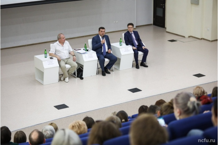 Встреча студентов и преподавателей Гуманитарного института с председателем Союза журналистов России Владимиром Соловьёвым Встреча студентов и преподавателей Гуманитарного института с председателем Союза журналистов России Владимиром Соловьёвым