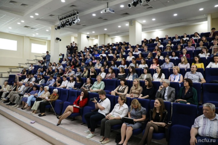 Встреча студентов и преподавателей Гуманитарного института с председателем Союза журналистов России Владимиром Соловьёвым Встреча студентов и преподавателей Гуманитарного института с председателем Союза журналистов России Владимиром Соловьёвым