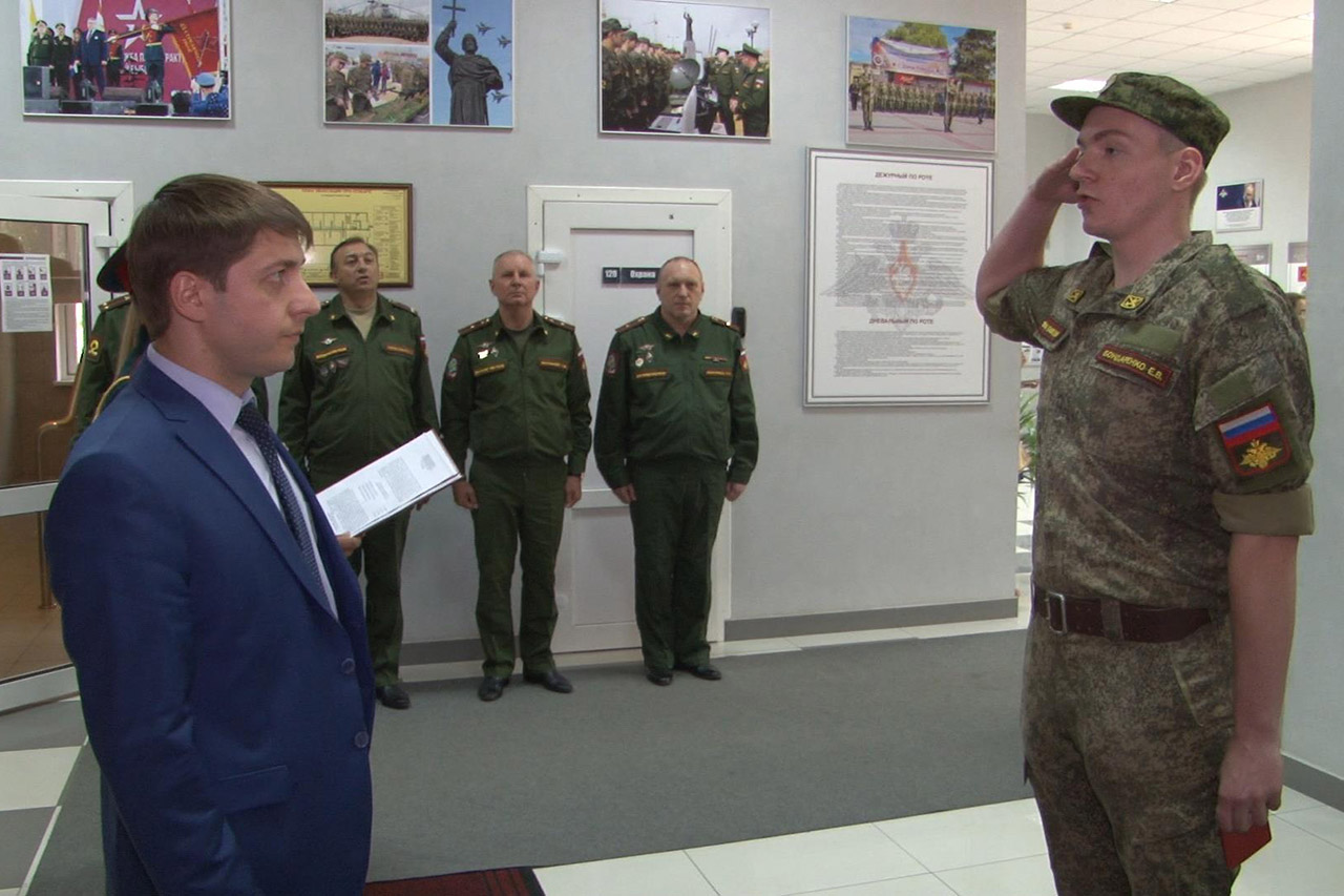Выданы первые военные билеты студентам ВУЦ 